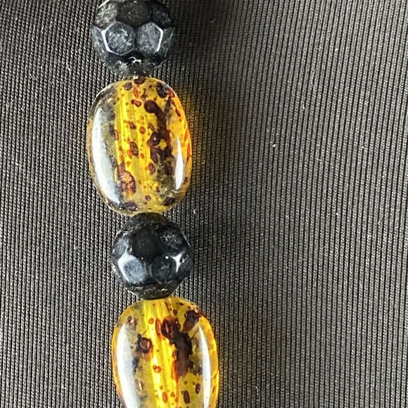 Vintage MCM Women Oval Amber Tortoise Shell Lucite & Black Beaded 24 in Necklace - Picture 5 of 7